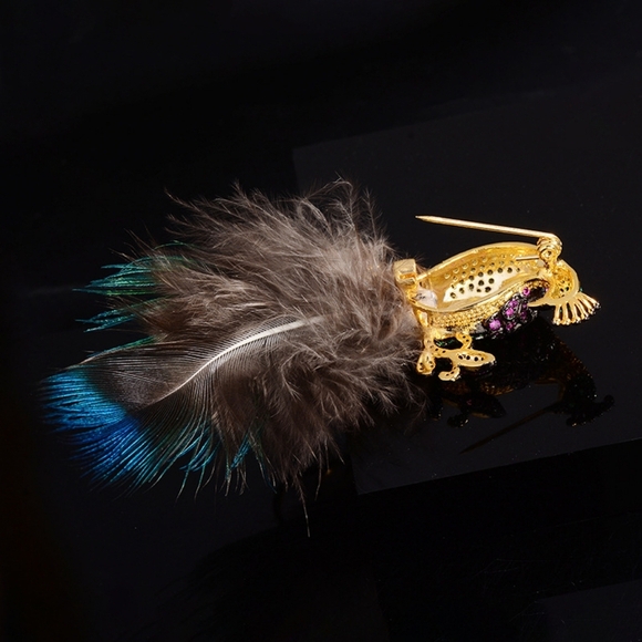 VQ Peacock Brooch - Picture 4 of 7